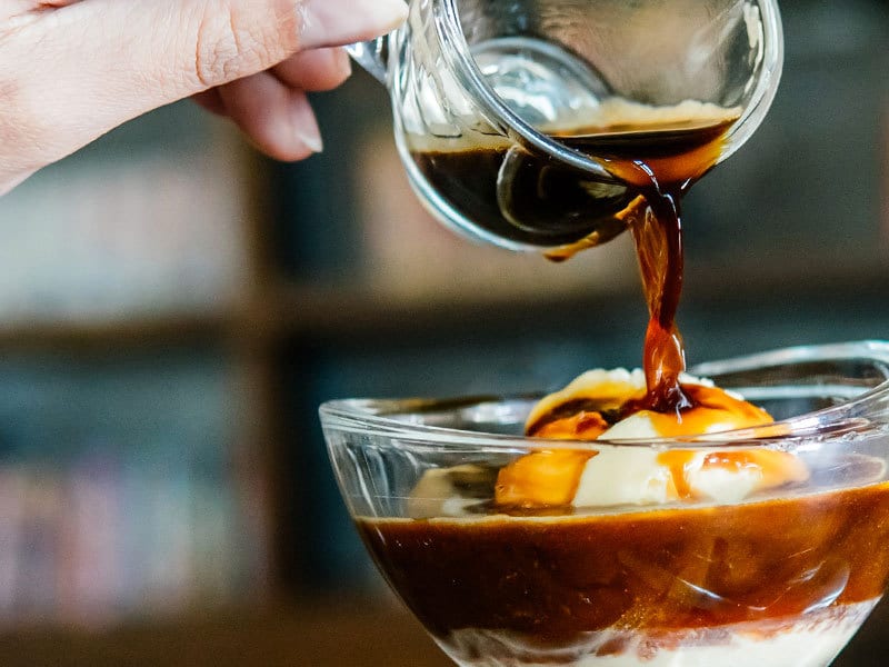 L'affogato: fusion d'un double espresso et d'une boule de glace.
